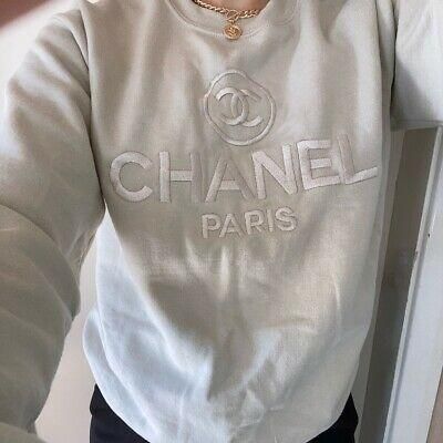 The vintage Chanel embroidered sweatshirt in light beige.
